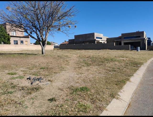 LAND FOR SALE IN WOODHILL ESTATE